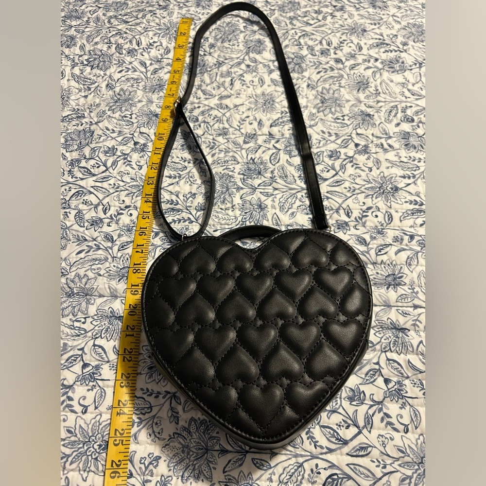 Black Quilted Heart-Shaped Crossbody Bag NWOT - Picture 3 of 6